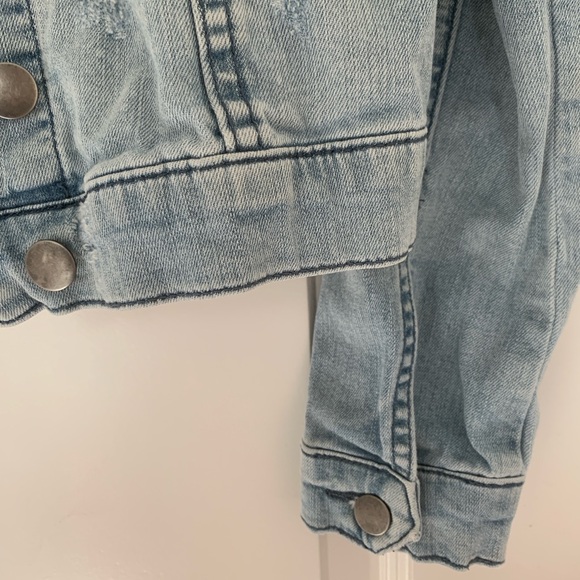 Kut from the Kloth Women’s Distressed Classic Denim Jacket Light Wash Size Small - Picture 5 of 15